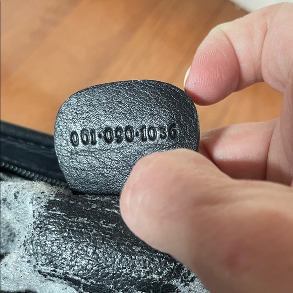 Authentic Gucci Black Logo Shoulder Bag - Picture 11 of 15